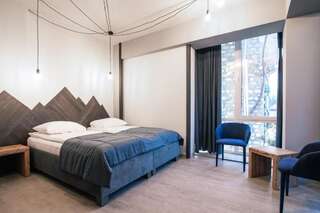 Отель BLUE mountain Буковель Большой двухместный номер с 1 кроватью или 2 отдельными кроватями-2